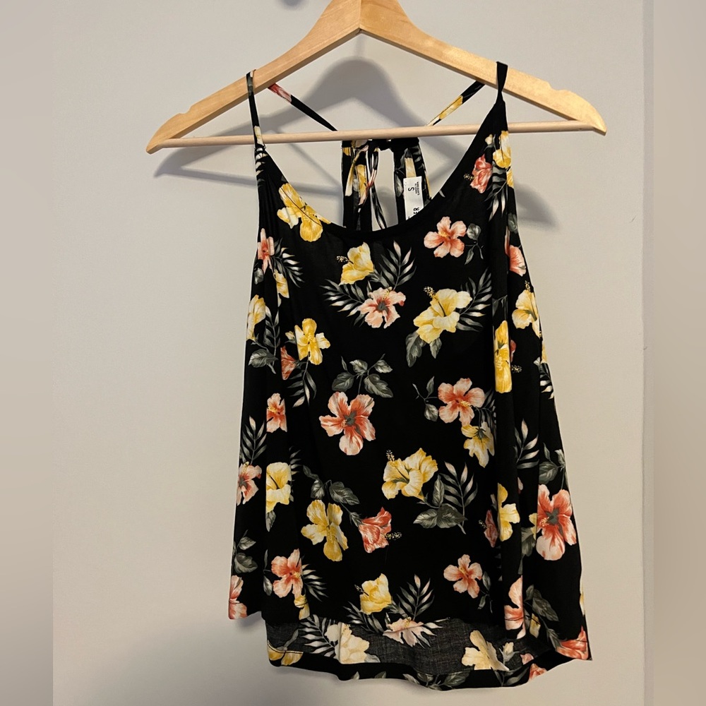 NWOT Hollister crop top